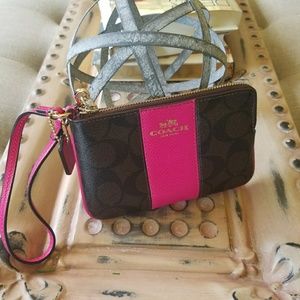 *****SOLD*****     NWOT Coach Wristlet